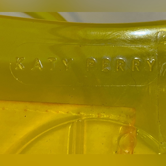 NEW Sz 6 Katy Perry Gelee Lemon scented Yellow Sandal Clear Thong New, Box Jelly - Picture 8 of 15